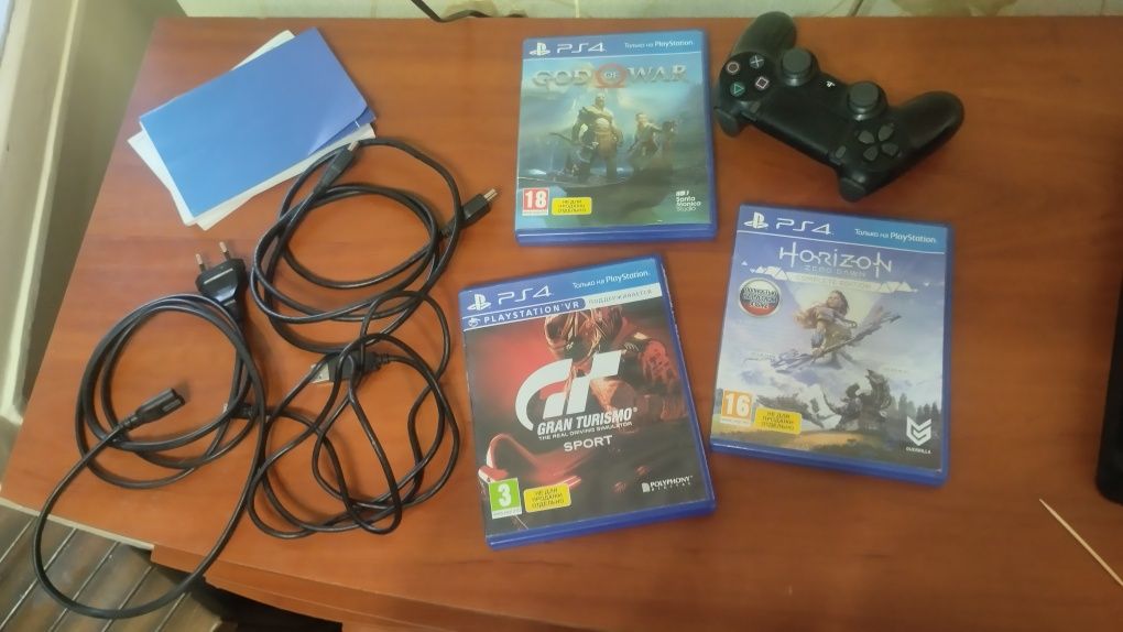 PS4 Slim 1TB + 3 гри