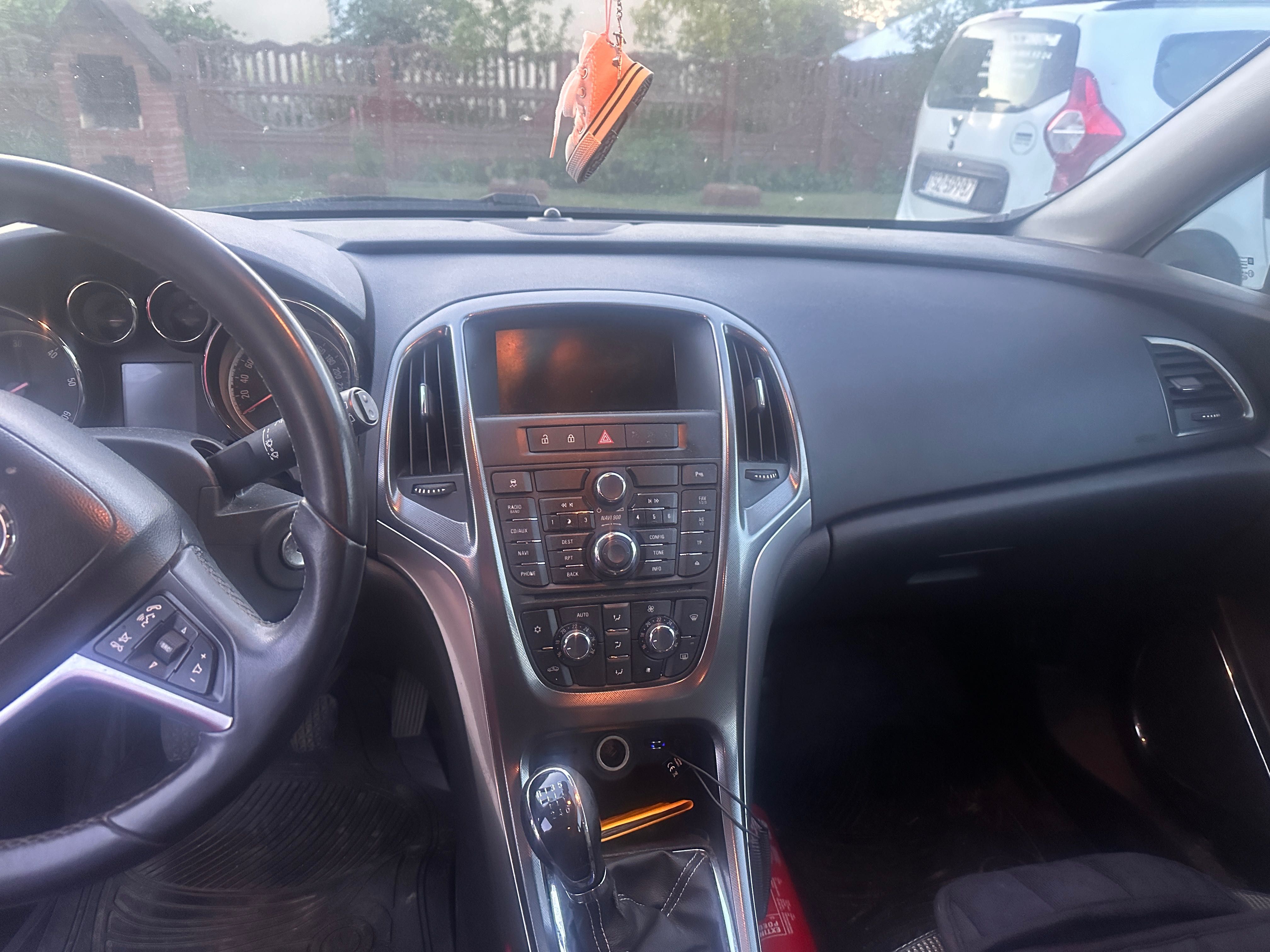 Sprzedam*OPEL*ASTRA*J*2012