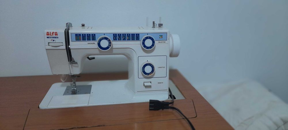 Maquina de costura Alfa