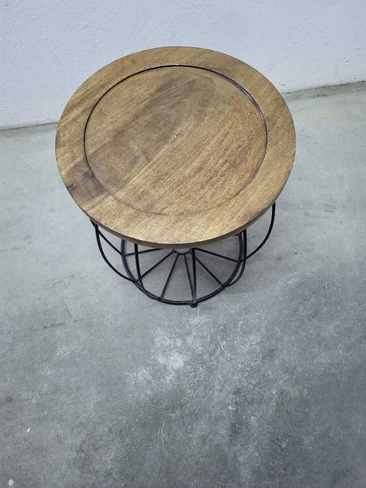 Mesa de Apoio com Estrutura em Metal