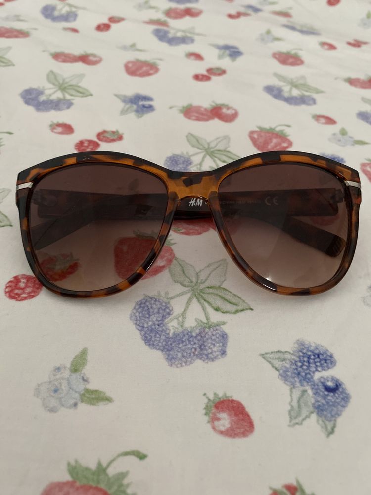 Óculos de sol padrão tartaruga H&M