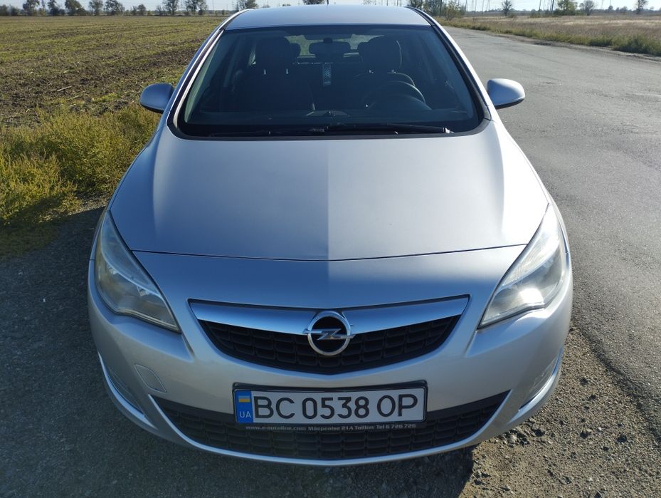 Опель Astra j продам