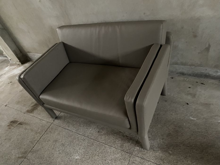 Sofa cinzento confortavel