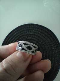 Srebrny pierścionek z cyrkoniami 925