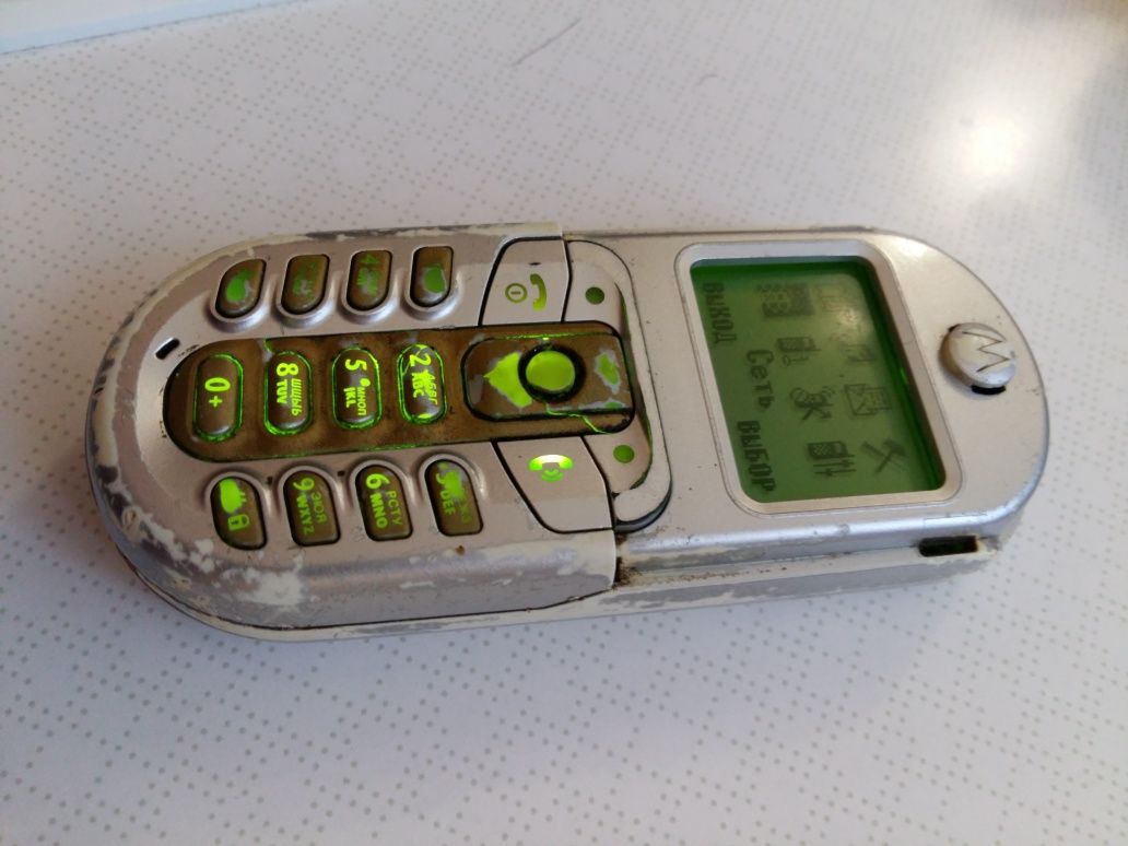 Телефон Motorola C205
