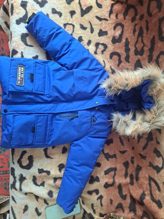 Продам зимнюю куртку на мальчика 6-7 лет