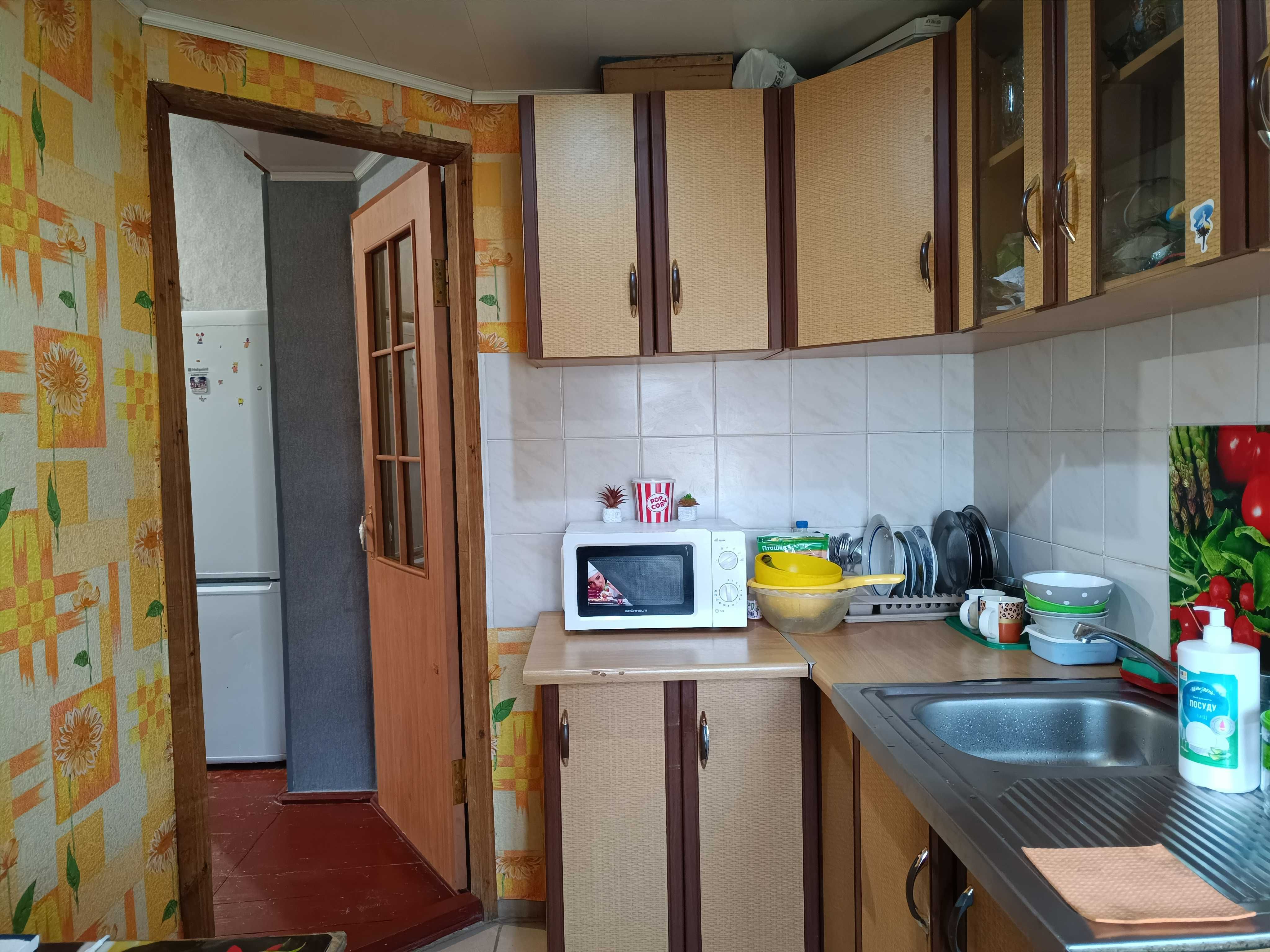 Продається пів будинку на 2частини, кожна зі зручностями, гараж,дворик