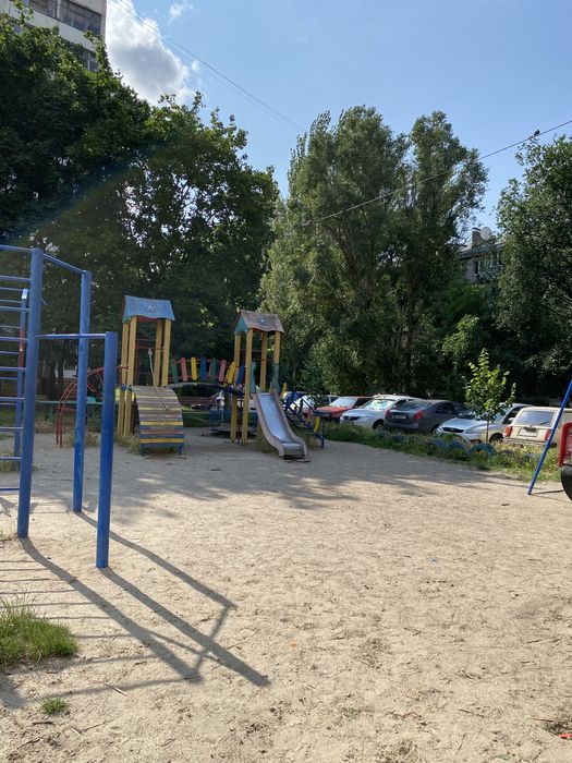 Продаж 4-к квартири на Бабурці