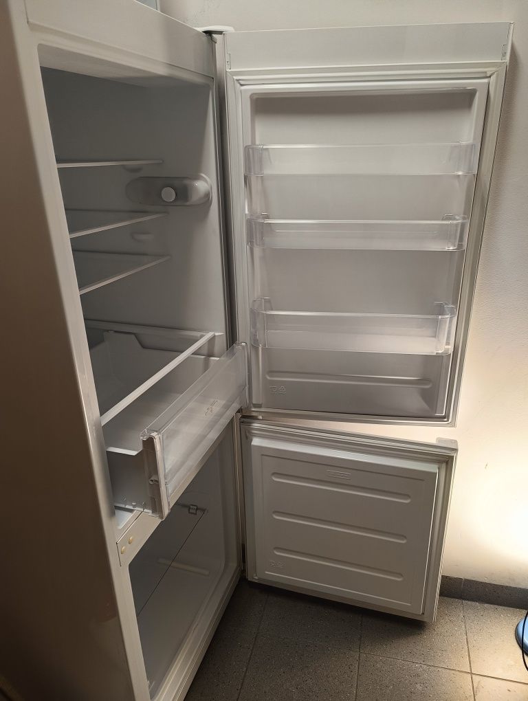 Lodówka Indesit wymiary ok 160x64x59