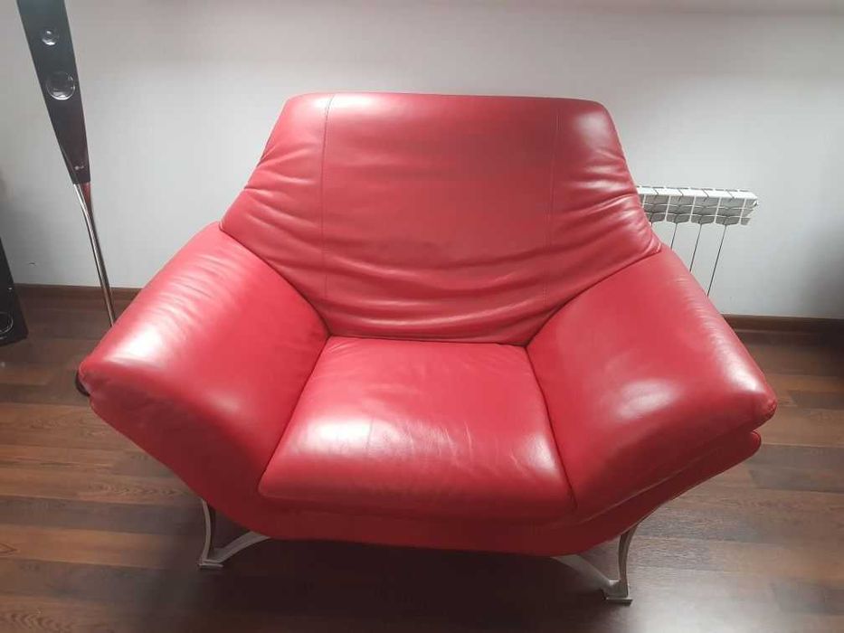 Продам 3х местный диван из натуральной кожи и 2кресла Nicoletti
