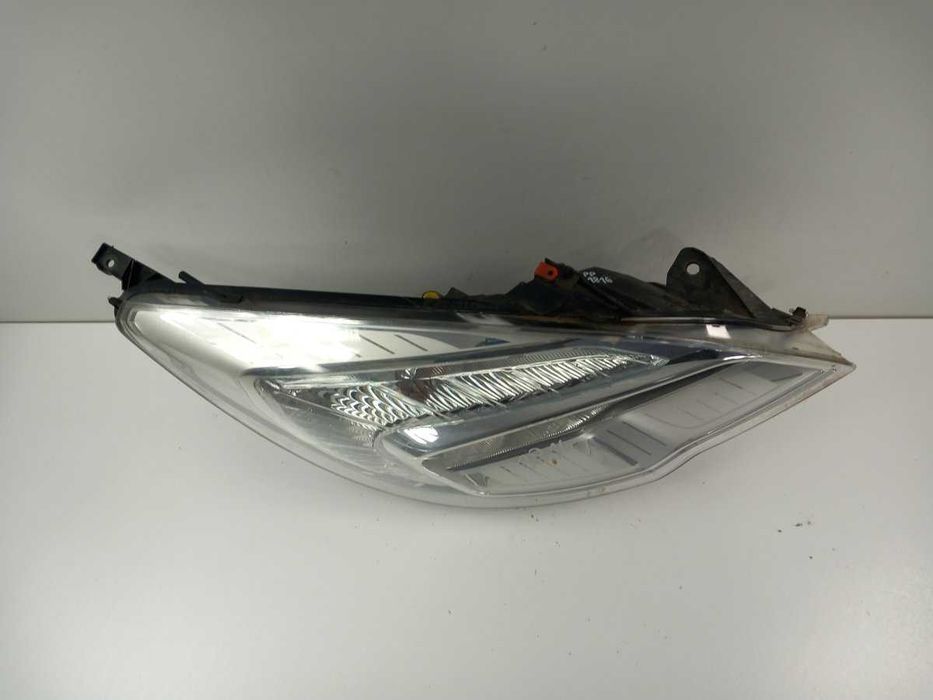 Opel Meriva B Lampa Przód Prawa