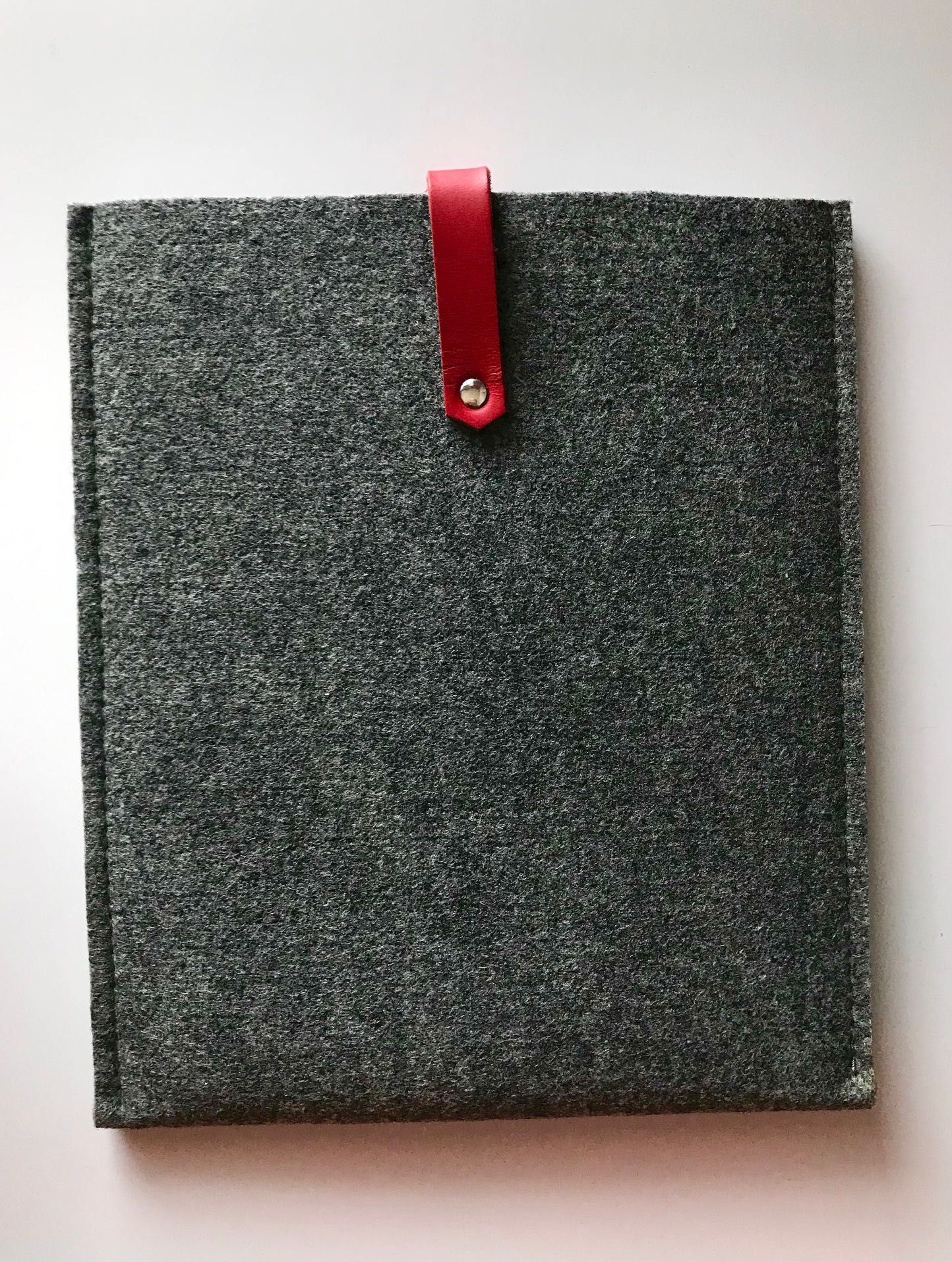 Etui na tablet z filcu (pokrowiec 26x22 cm)