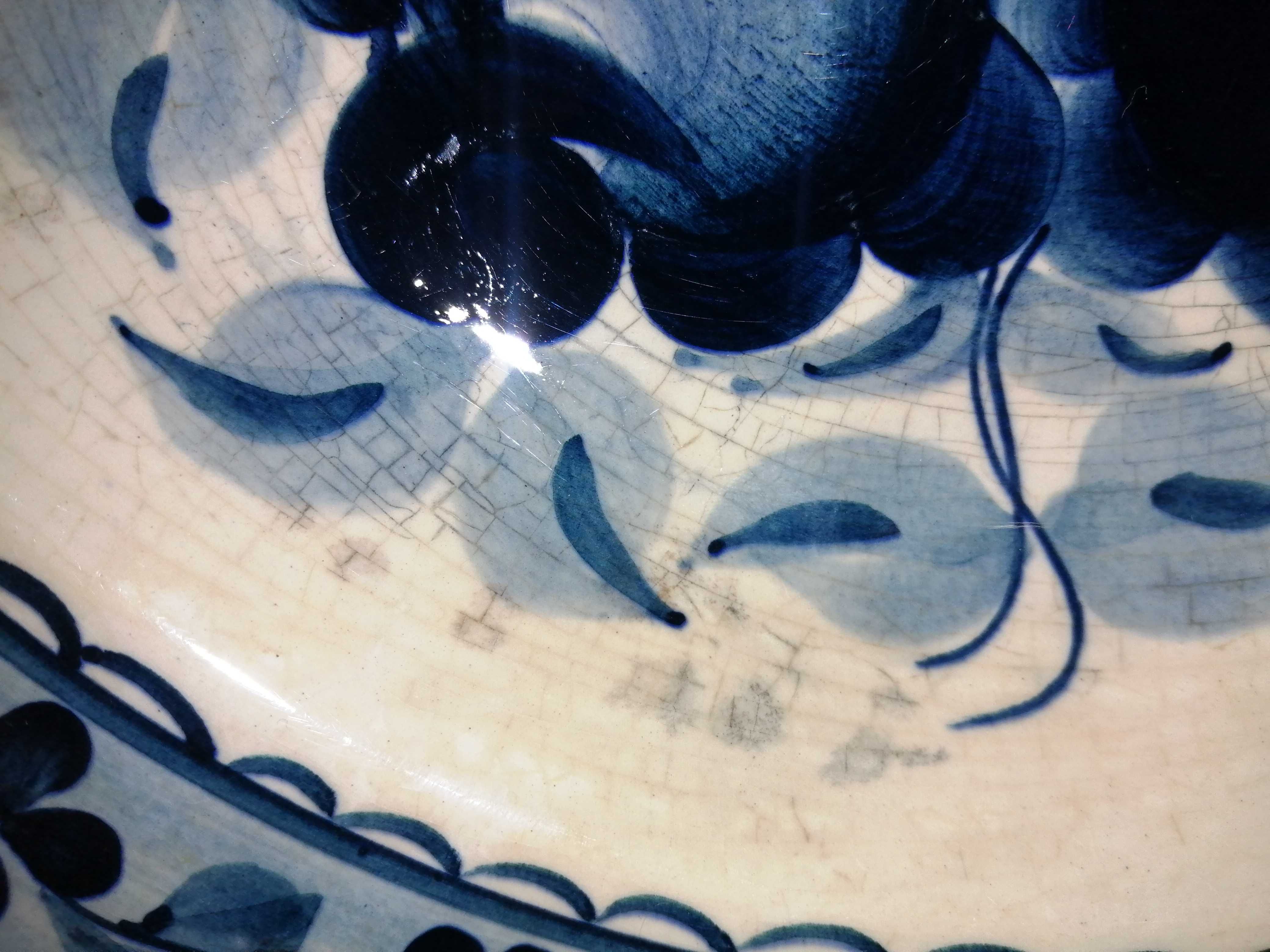 Talerz fajansowy ręcznie malowany, sygnatura- niebieski wzór Włocławek