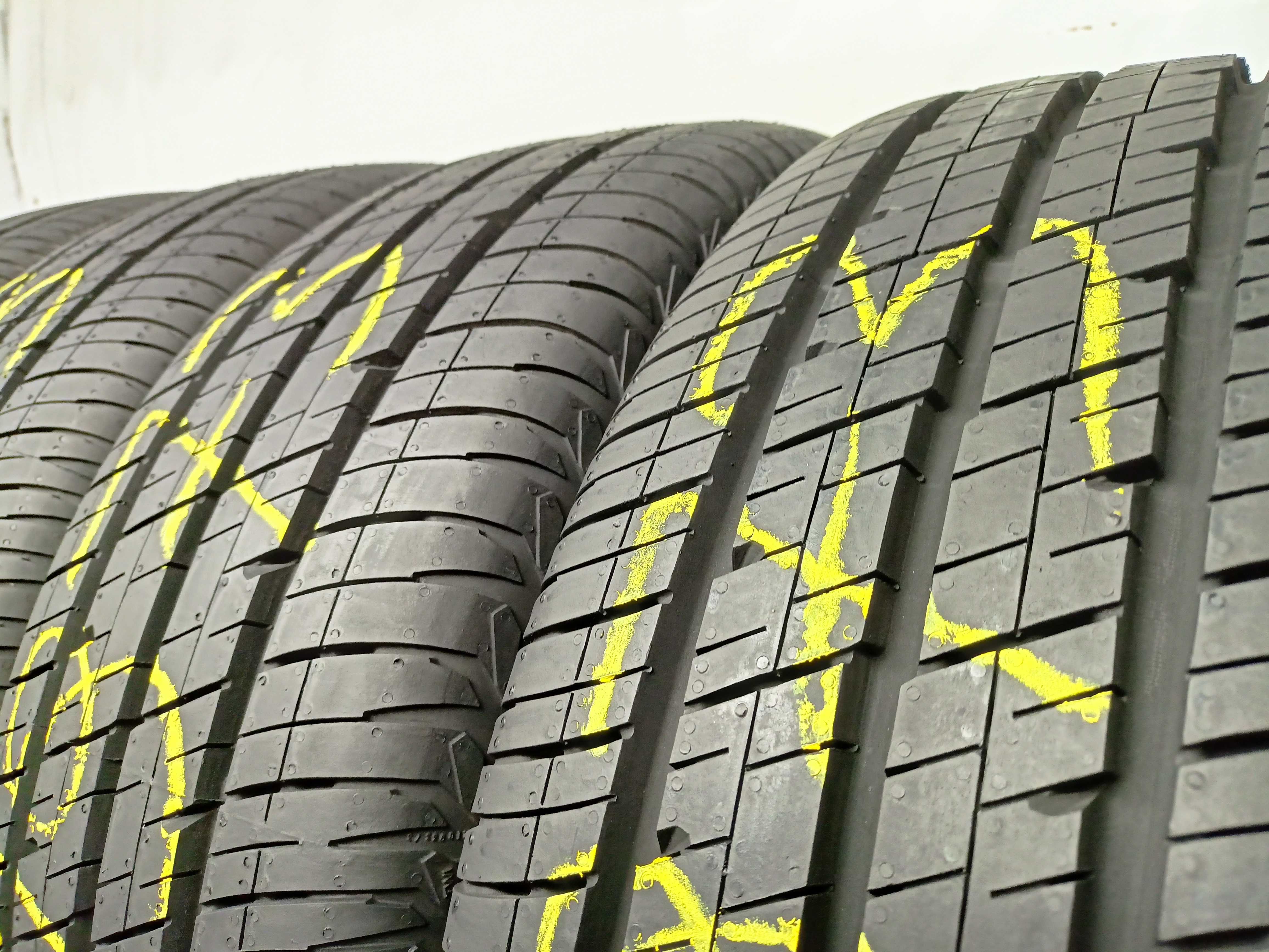 Continental Vanco 2 215/65/15C 2018r. 104/102T Nowe (1973)