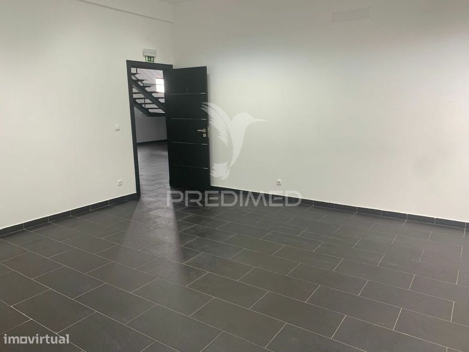 Escritórios amplos e espaçosos em Évora