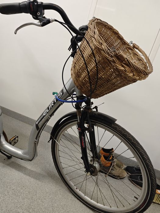 Rower Curtis  damka stan dobry z koszykiem i fotelikiem rowerowym