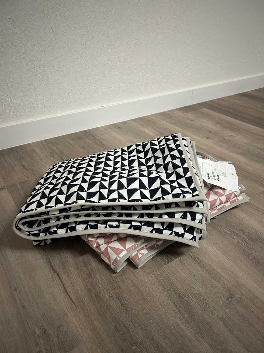 Conjunto de 2 Mantas LURVIG [IKEA] preta e cor-de-rosa (100cmx150cm)