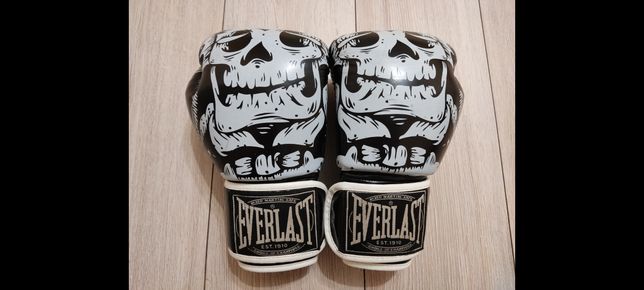 Боксерские перчатки EVERLAST