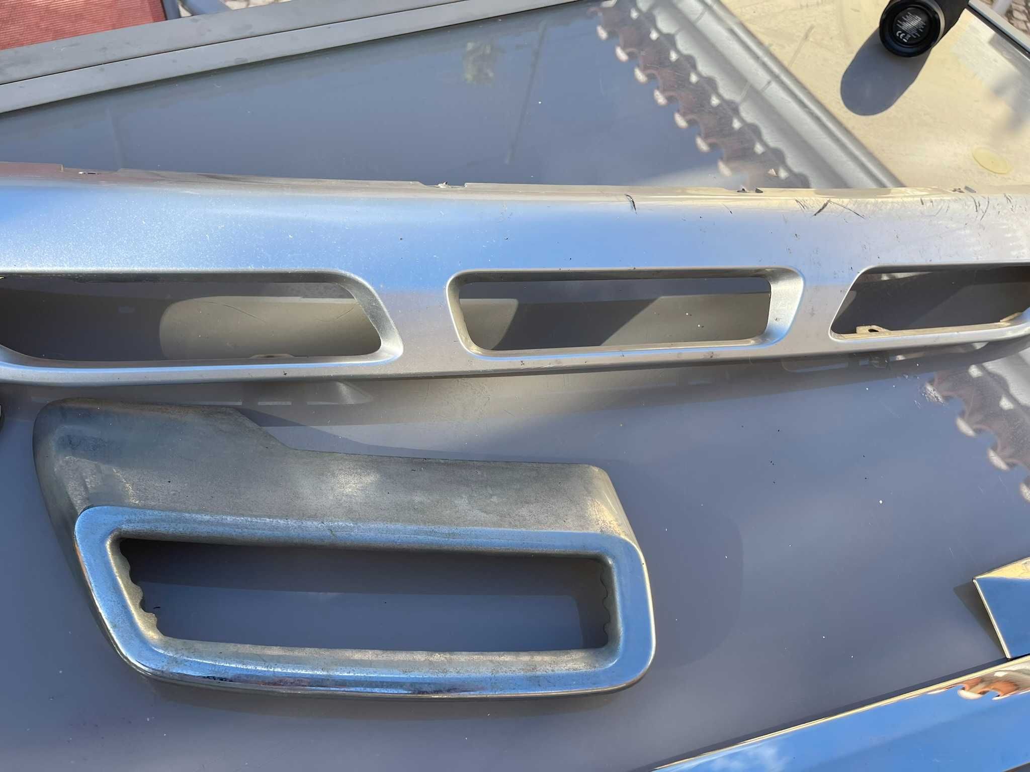 Acessórios cromados para carroçaria Peugeot 3008  bom estado.