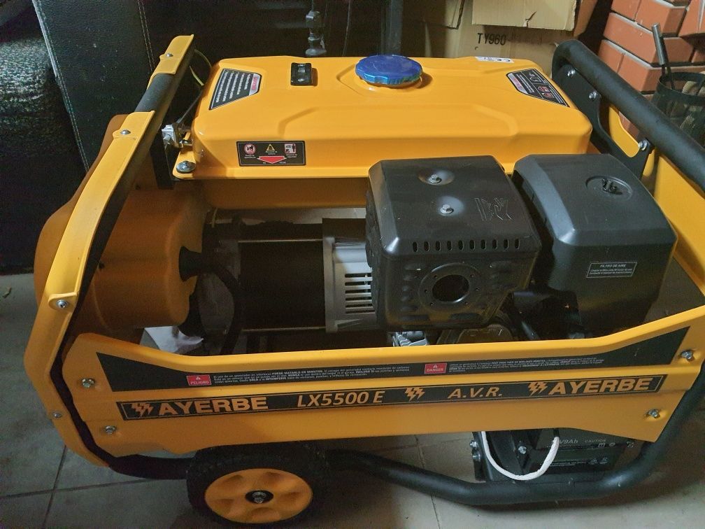 Продам генератор  бензиновий  AYERBE LX 5500E