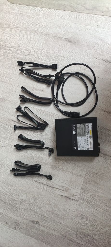 Corsair RM750x 80 plus Gold