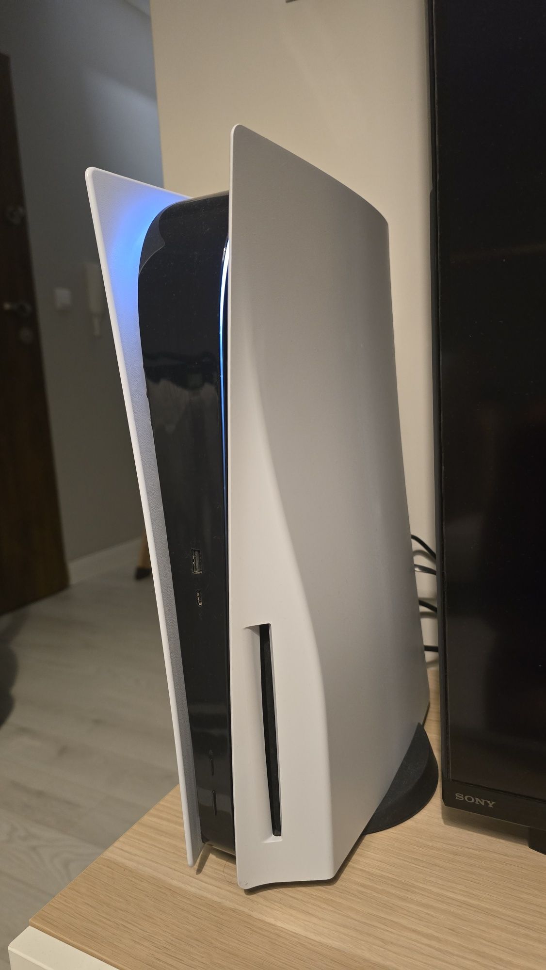 Sony Playstation 5 z napędem + pad + gratisy  // PS5 z NAPĘDEM OP.//