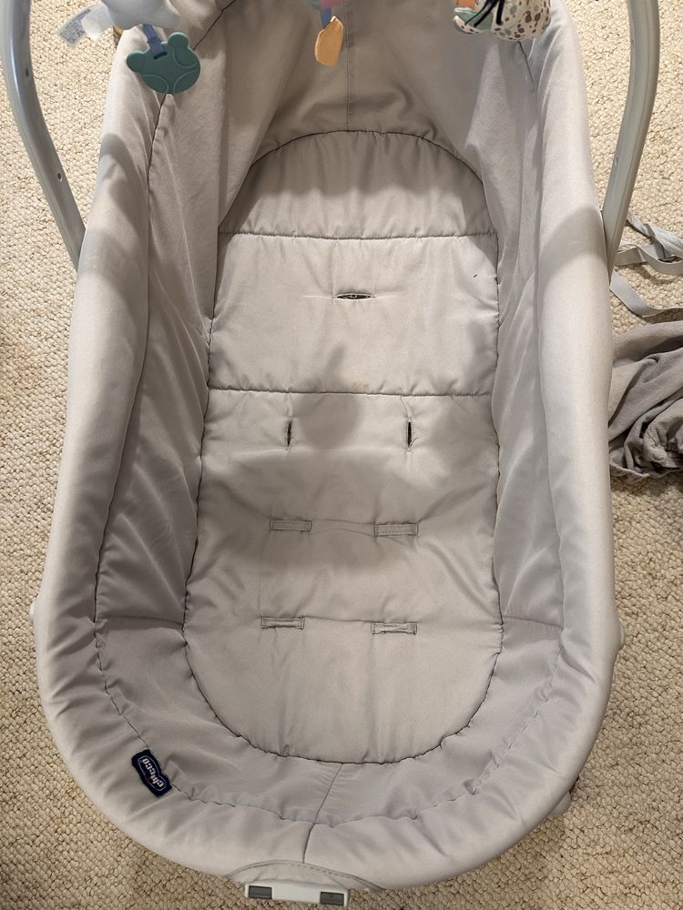 Chicco baby hug 4w1 z tacką i pokrowcem