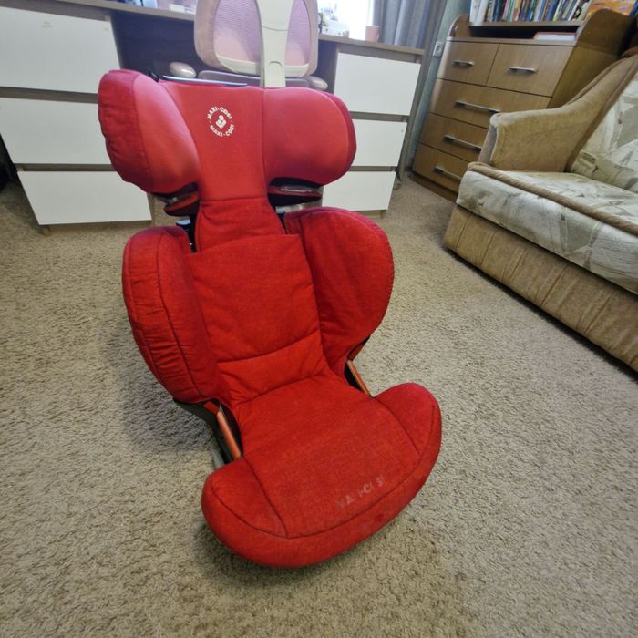 Дитяче автокрісло Maxi-Cosi 15–36 кг — у відмінному стані