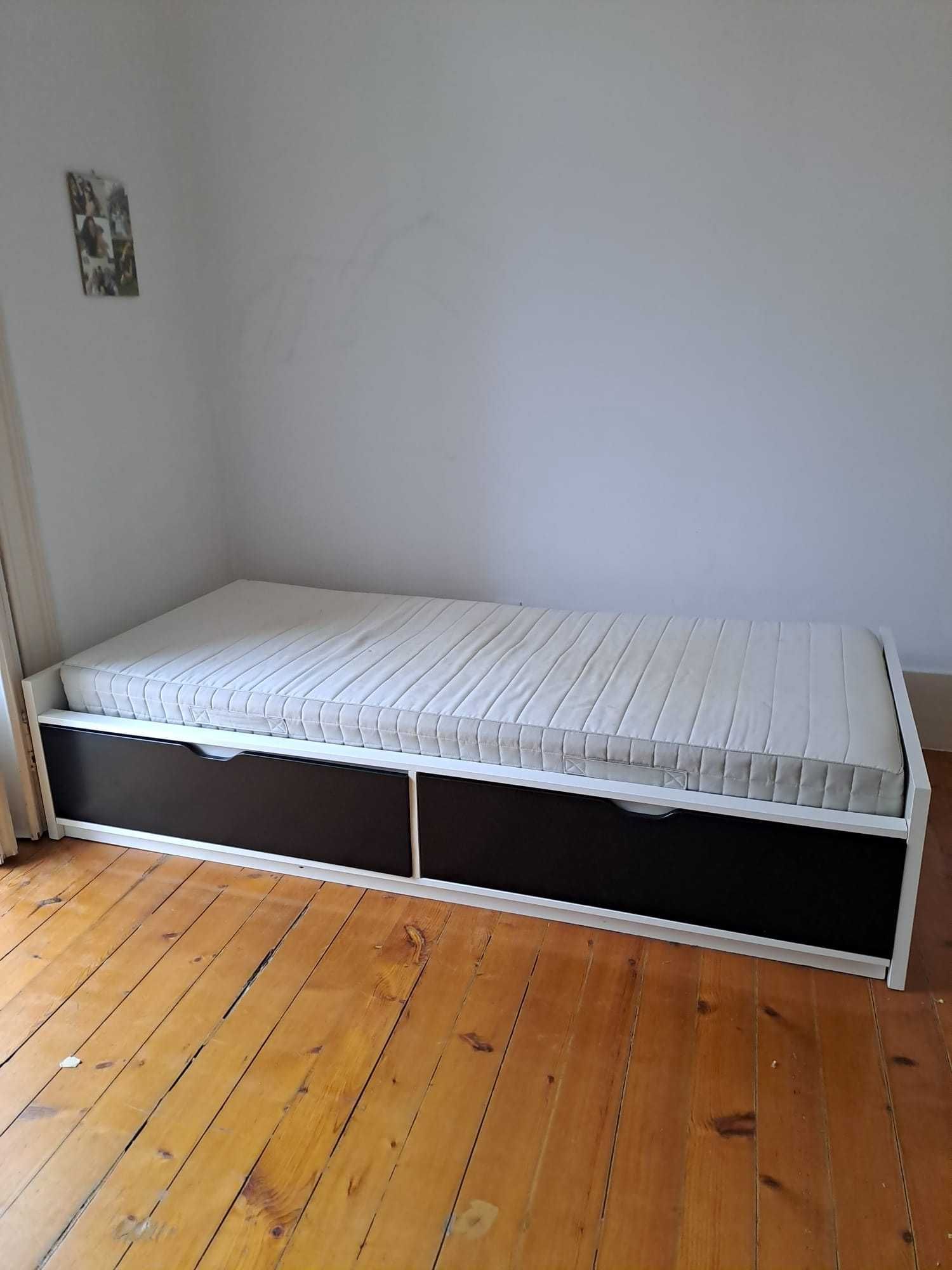 Cama solteiro com gavetas de arrumação ikea