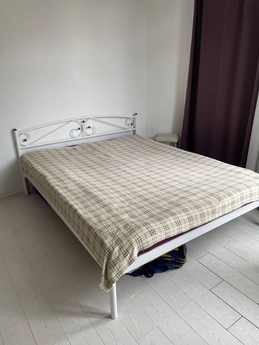 Продам ліжко біле і матрас