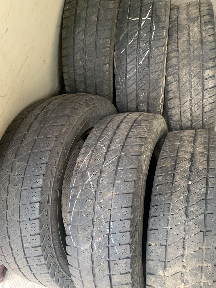 Продам комплект зимней резины 225/65 R17