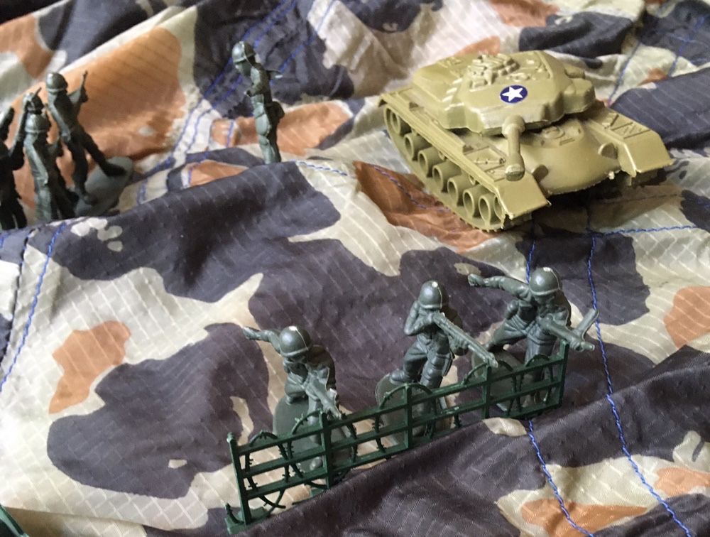 Żołnierzyki plastikowe, wys. około 5cm, wojsko, zabawki, PRL