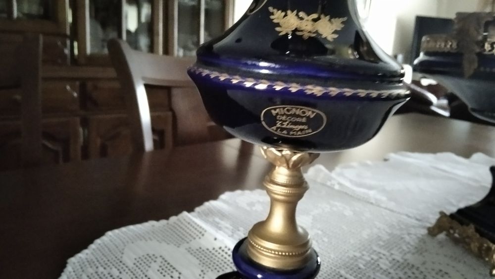 Conjunto de taca e um par de castiçais em limoge pintado á mão
