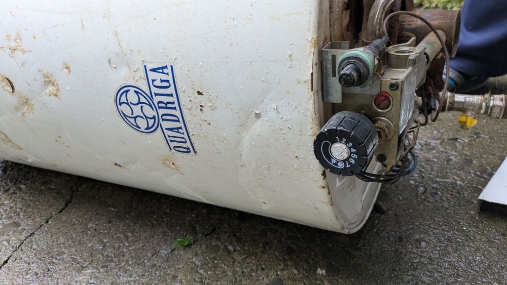 Продам газовий бойлер Quadriga