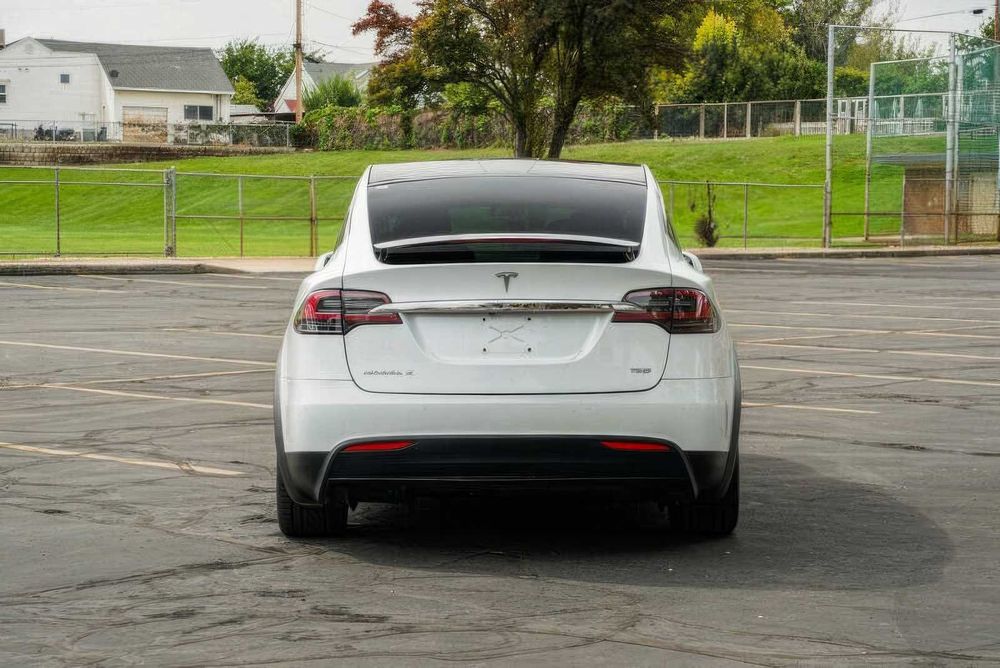 Tesla Model X      2016