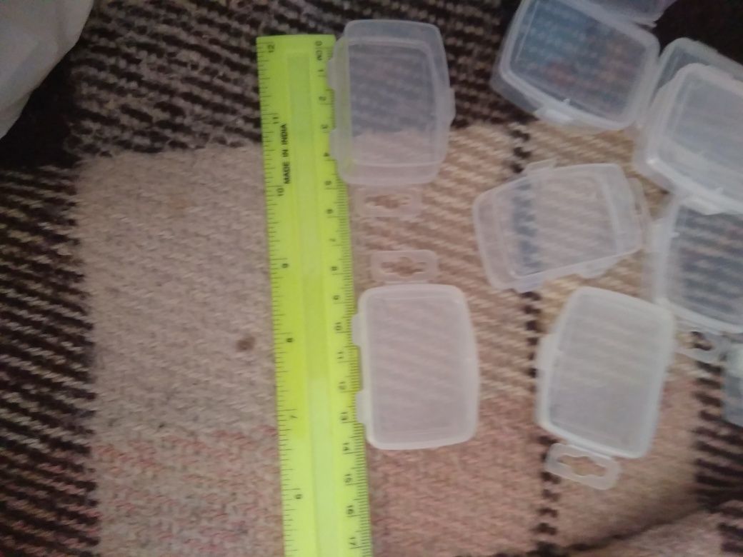Коробочки пластиковые 5х3.5х2 см. (100шт.).