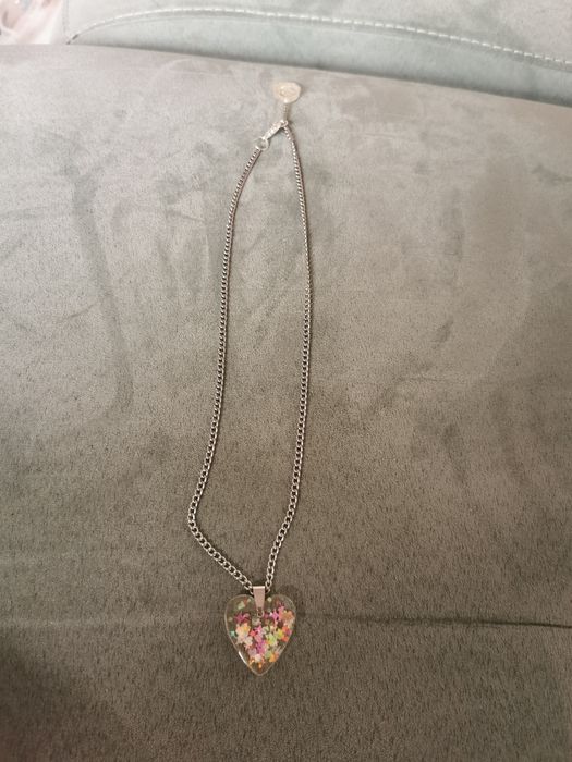 Brincos fios porta chaves