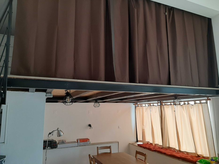 Espaçoso estúdio / T1, mobilado para jovem casal