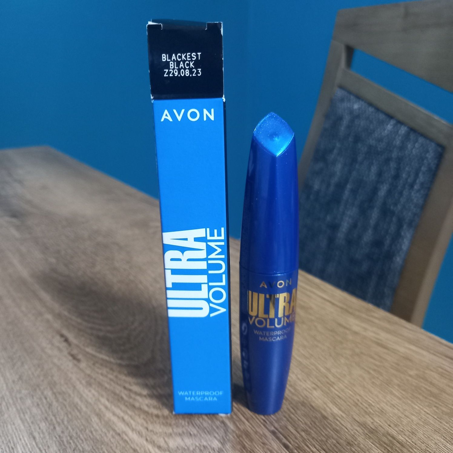 Avon Ultra Volume wodoodporny tusz do rzęs Blackest Black