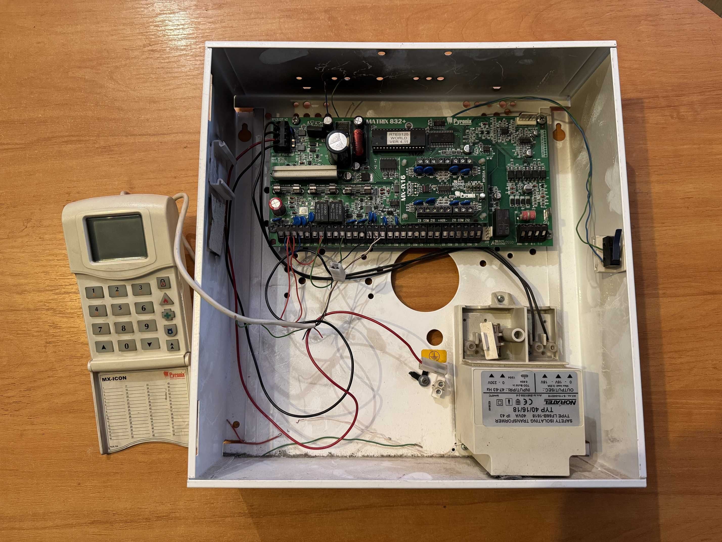 Centrala alarmowa Pyronix Matrix 832+