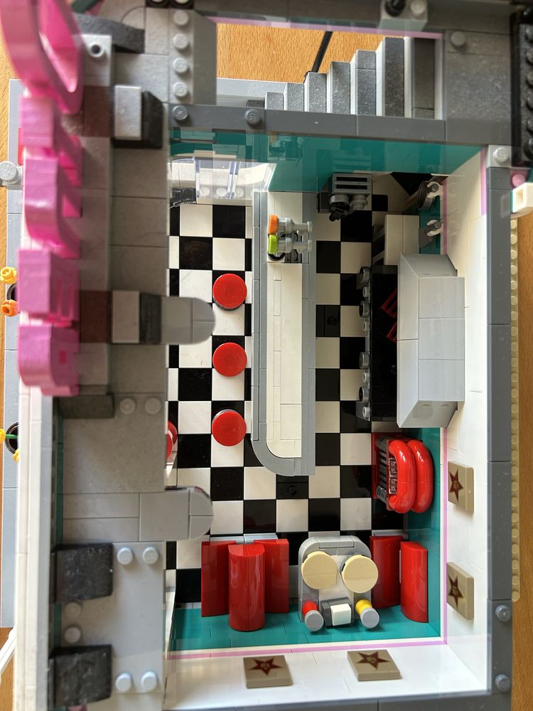 LEGO Modular Creator 10260 Downtown Diner