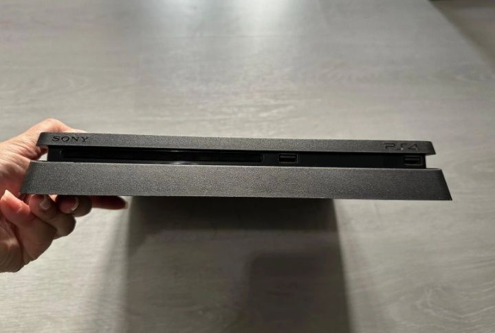 Ps4 Slim desbloqueada