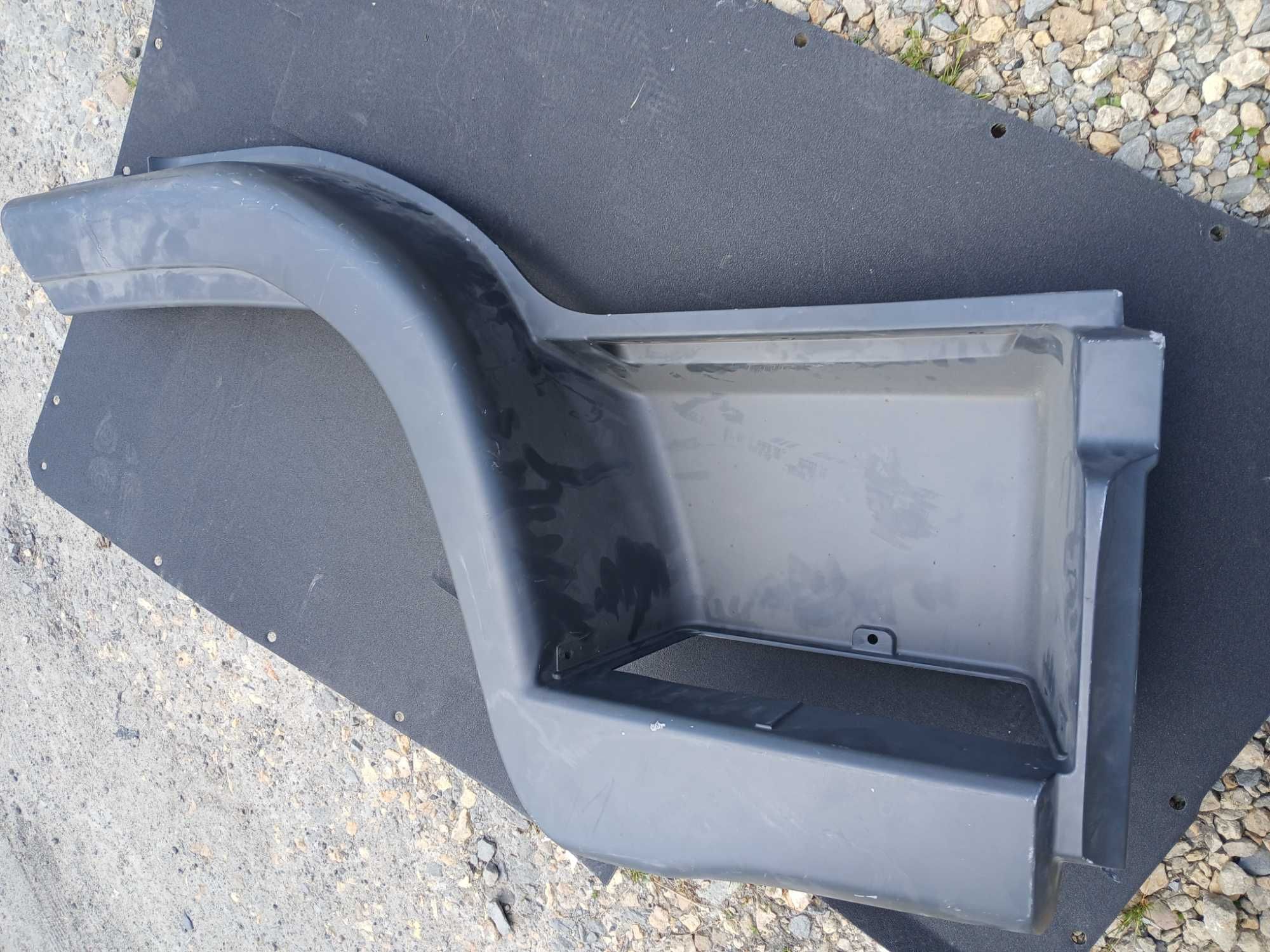 Stopień Iveco EuroCargo 02-15R wnęka stopnia stopnica prawy błotnik