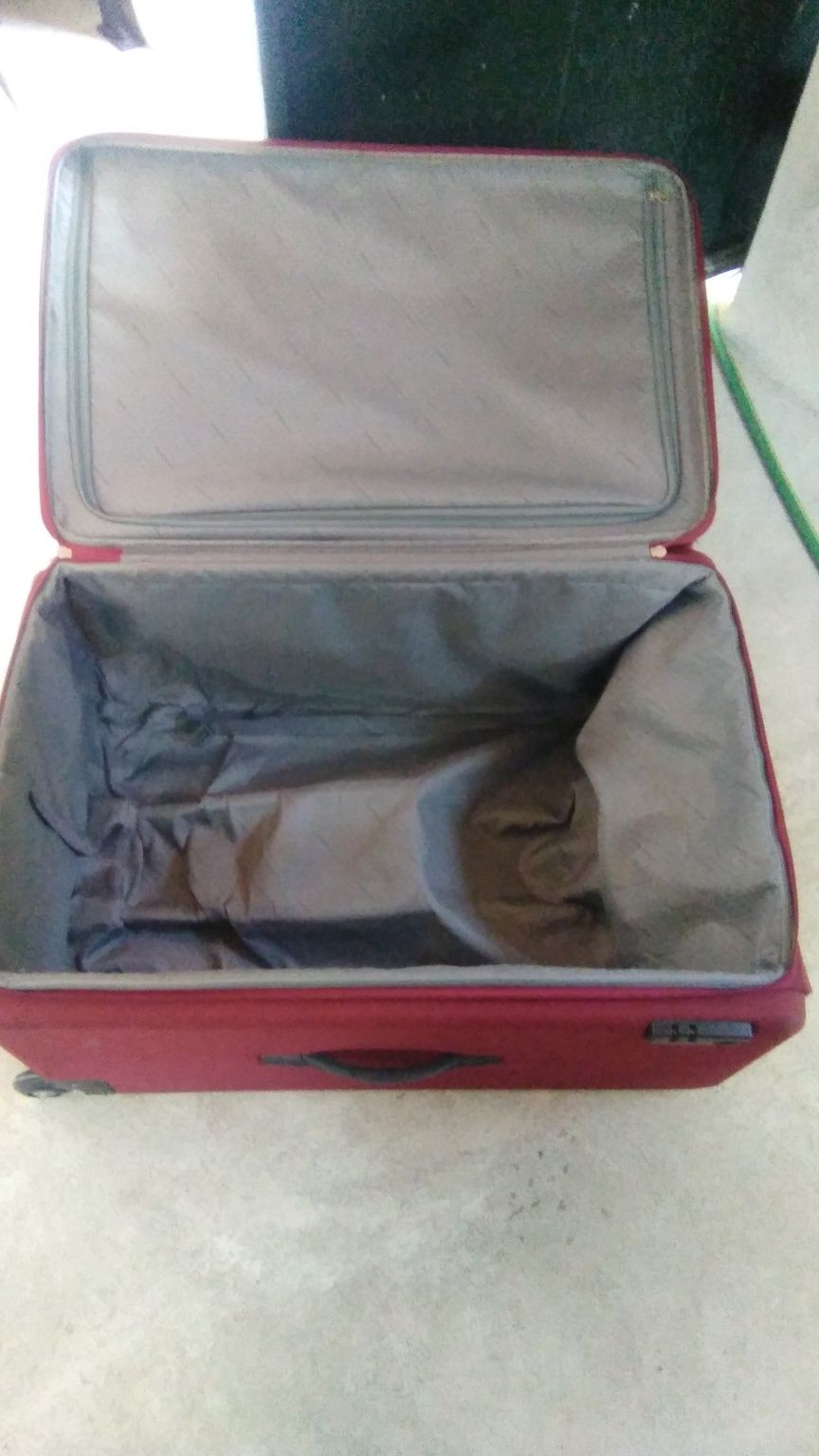 Mala grande de viagem com rodas e pega extensível