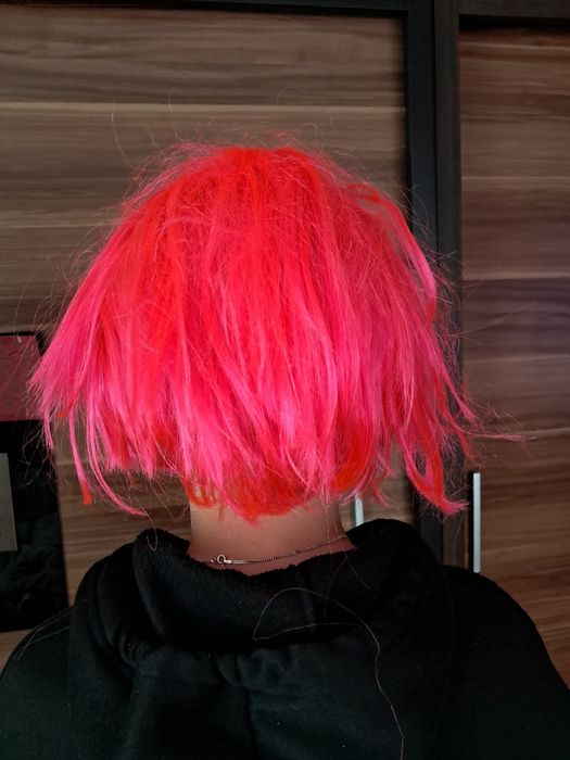 Peruka neonowy róż Bob Halloween