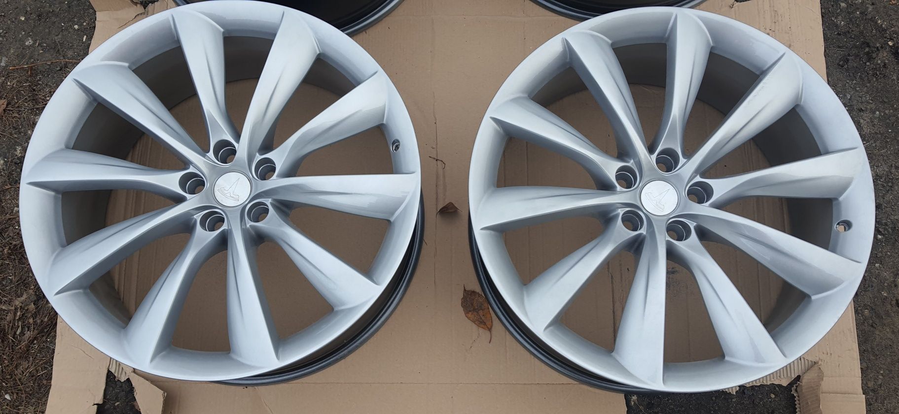 Комплект дисків Tesla Model X R22 різноширокі