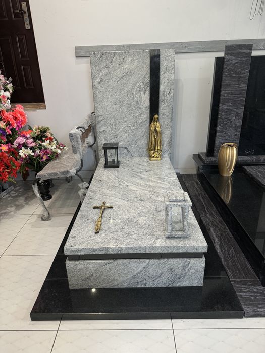 Гранітні памʼятники, військові памʼятники, європейський памʼятник