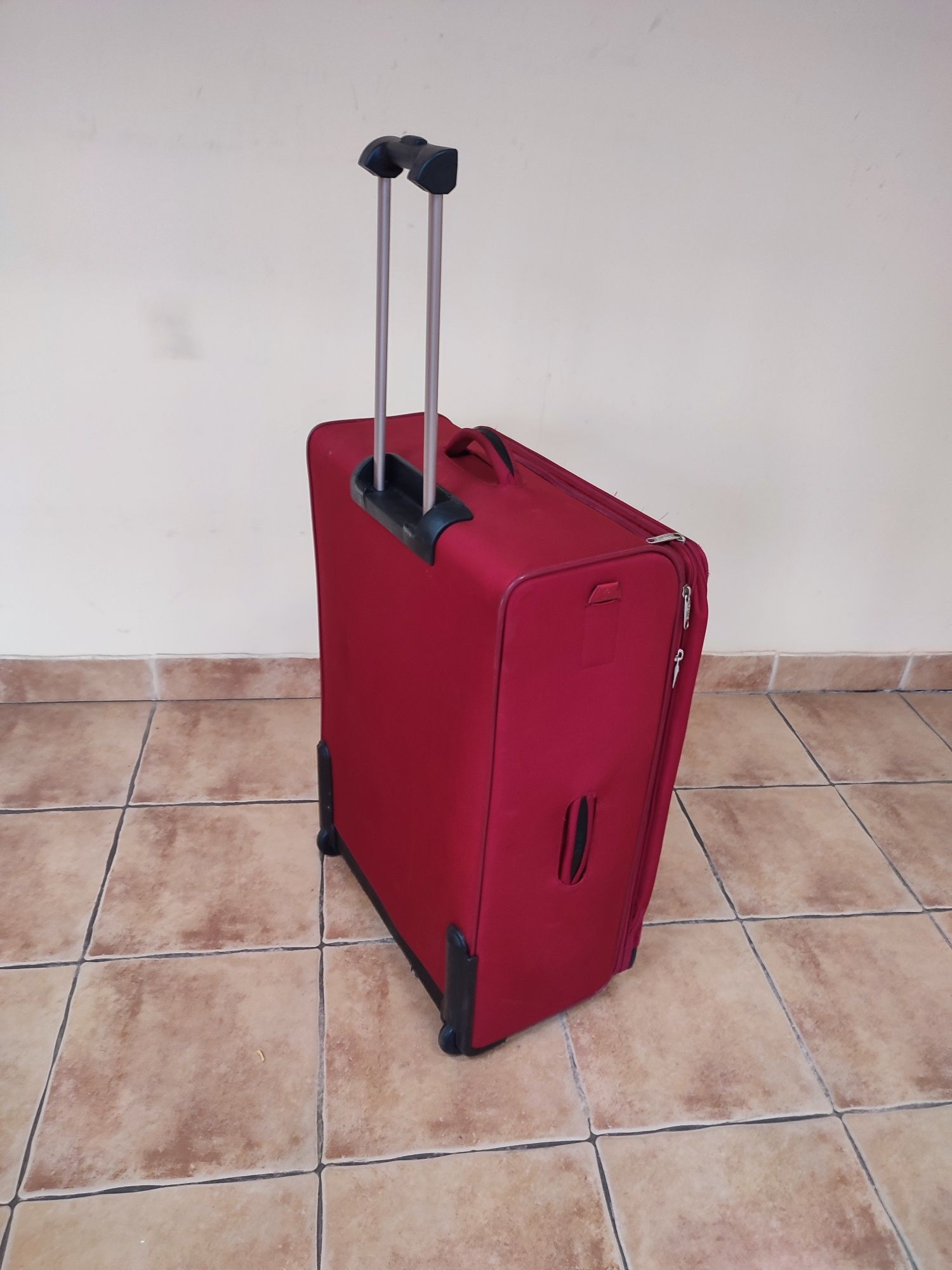 Duża walizka podróżna firmy Stratic