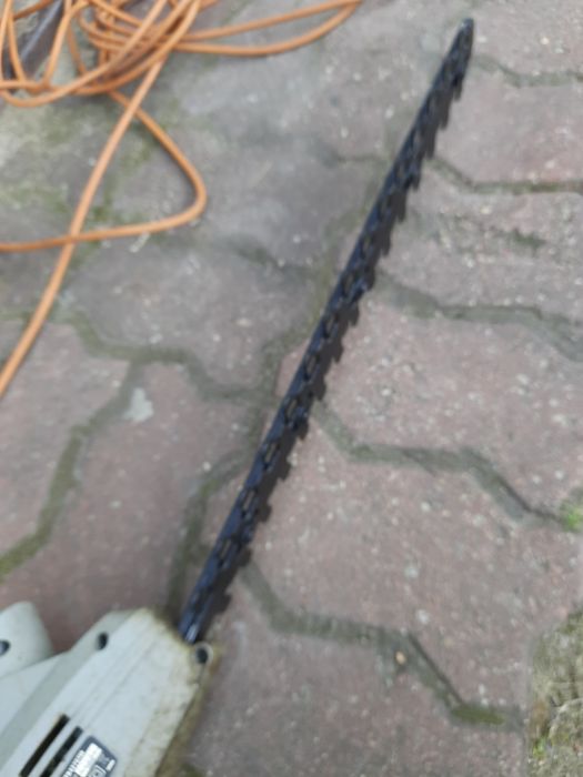 Nożyce do żywopłotu długie.