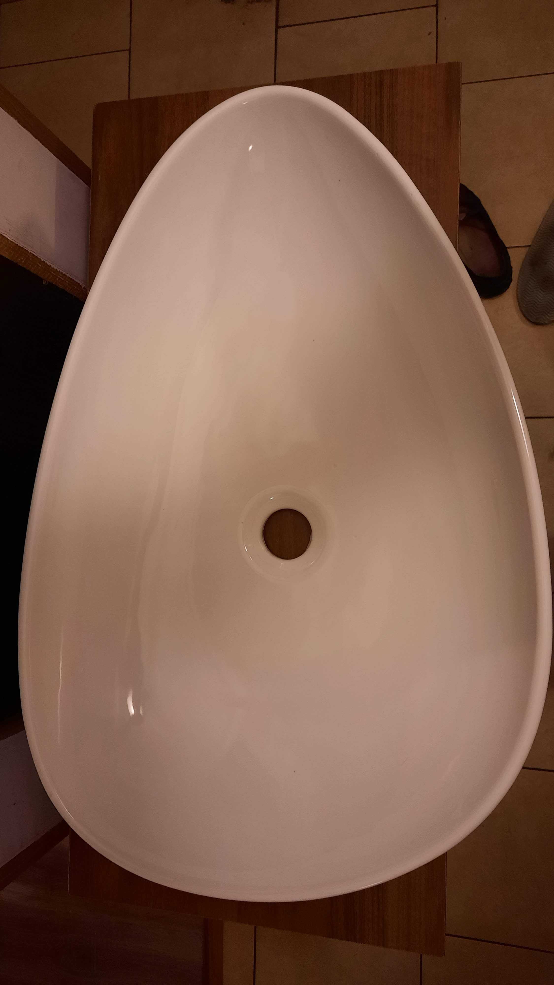 Umywalka nablatowa ceramiczna